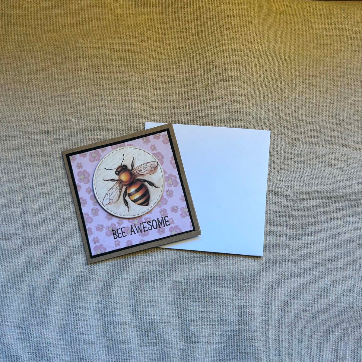 Kort med bie - "Bee awesome"