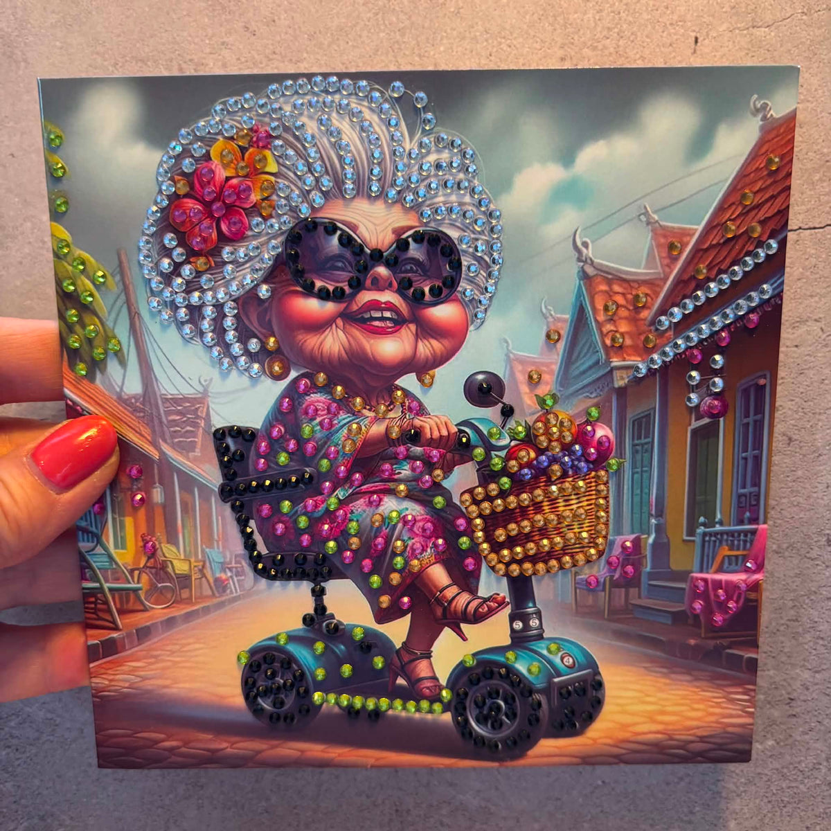 Kort med fargerik dame på scooter - "Enjoy today"