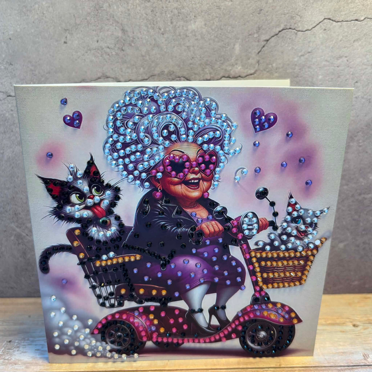 Kort med dame på scooter - "Enjoy today"