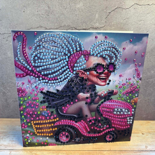 Kort med dame på scooter i fart - "Enjoy today"